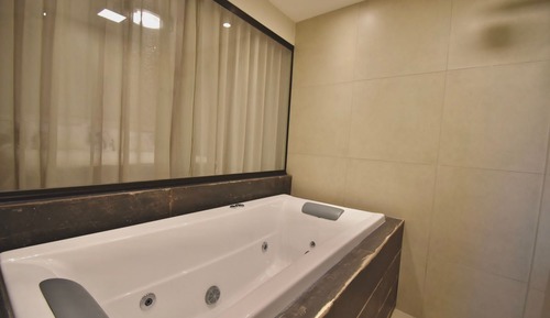 Habitación Premium doble, 1 cama de matrimonio grande, bañera de hidromasaje