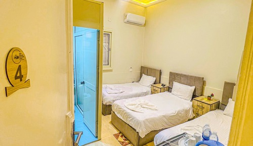 Habitación triple básica, baño privado