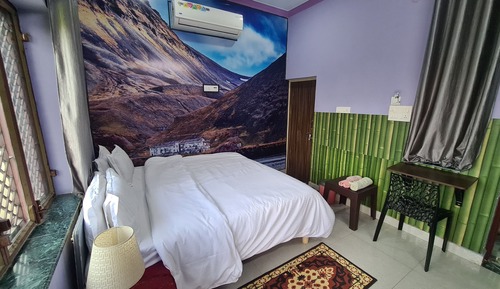 Habitación estándar con 1 cama doble o 2 individuales, balcón, vistas al jardín