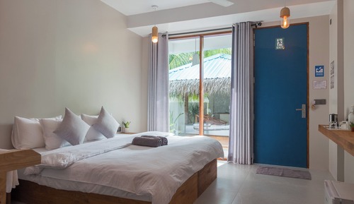 Habitación triple Deluxe, vistas al jardín