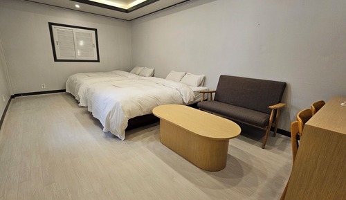 Habitación familiar con 2 camas individuales