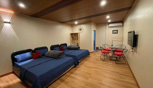 Habitación cuádruple básica, no fumadores, vistas al jardín
