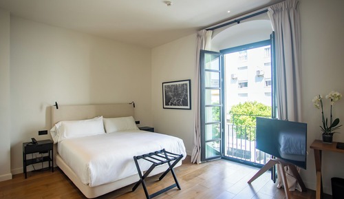 Habitación junior doble, 1 cama de matrimonio grande, vistas a la ciudad