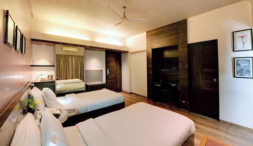 Habitación económica con 1 cama doble o 2 individuales, fumadores, vistas a la ciudad