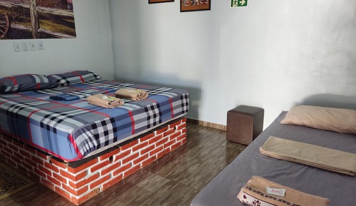 Habitación triple, vistas al patio