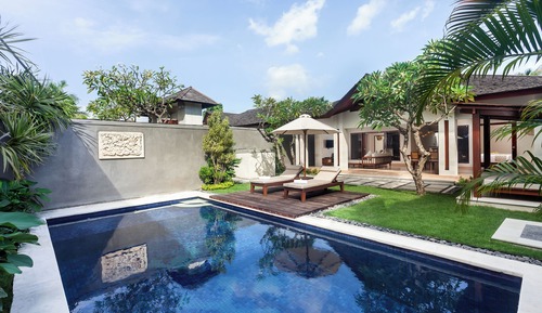 Villa superior, vistas a la piscina