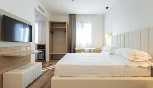 Habitación ejecutiva con 1 cama doble o 2 individuales, vistas al mar