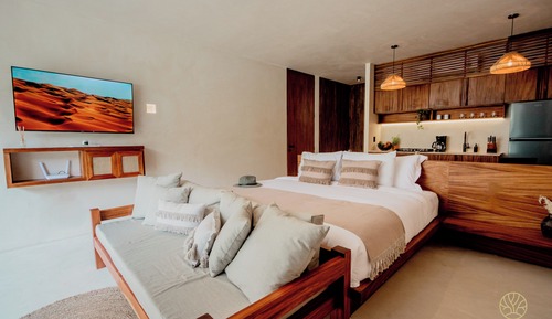 Suite estudio Deluxe, 1 cama de matrimonio grande, piscina privada, vistas a la piscina