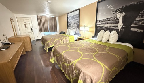 2 Queen Beds Non-Smoking