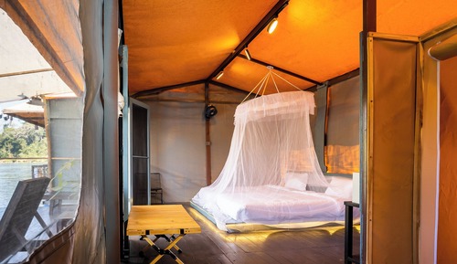 Habitación superior con 1 cama doble o 2 individuales, balcón, vistas al río