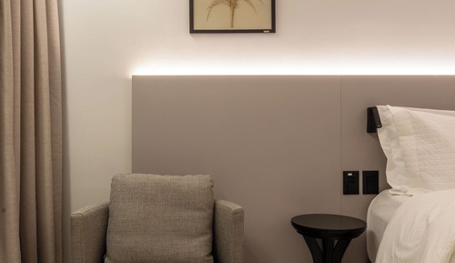 Habitación superior con 1 cama doble o 2 individuales, vistas al jardín