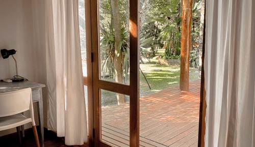 Habitación triple Confort, patio, vistas al jardín