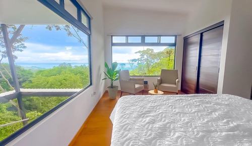 Casa de lujo, vistas al mar, junto a la montaña