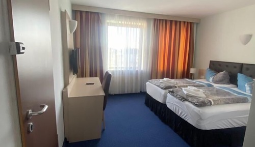 Habitación Confort doble, accesible para personas con discapacidad, baño privado (Barrierefreies DZ)
