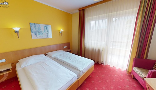 Habitación con 1 cama doble o 2 individuales, balcón, vistas al jardín