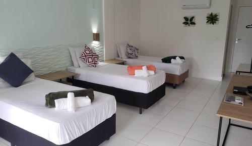 Comfort Triple Room, Partial Sea View