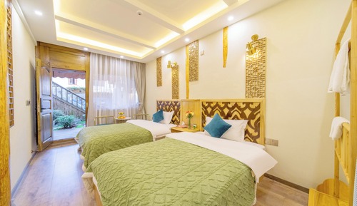 Habitación básica con 2 camas individuales