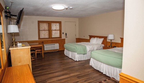 Habitación básica doble, 2 camas dobles, baño privado