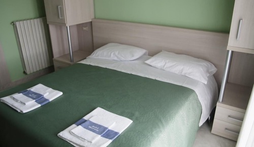 Habitación con 1 cama doble o 2 individuales, vistas a la montaña