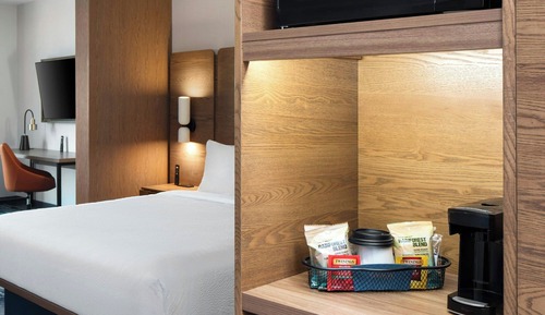 Suite, 1 cama de matrimonio grande con sofá cama (Mobility Accessible, Tub)