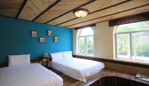 Habitación básica con 2 camas individuales
