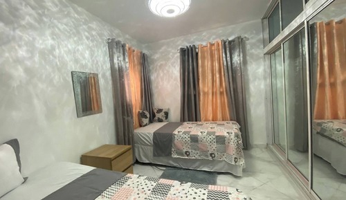 Apartamento, 3 habitaciones, balcón, vistas a la ciudad