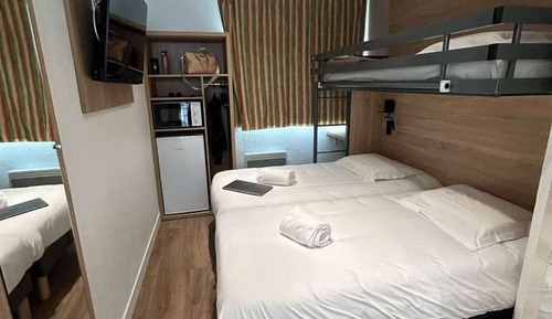 Habitación triple, varias camas