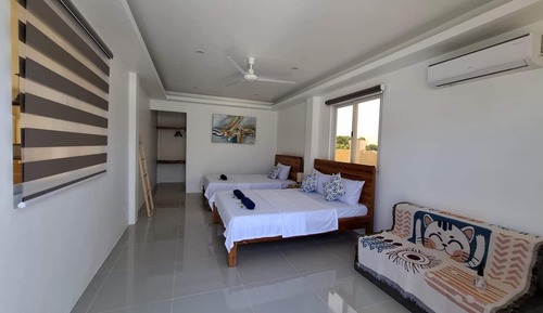 Habitación Deluxe con 2 camas individuales, 2 camas de matrimonio, vistas a la montaña