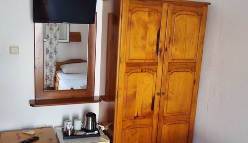 Habitación con 2 camas individuales, balcón