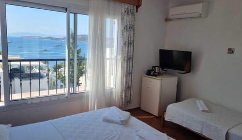 Habitación triple Confort, fumadores, vistas al mar