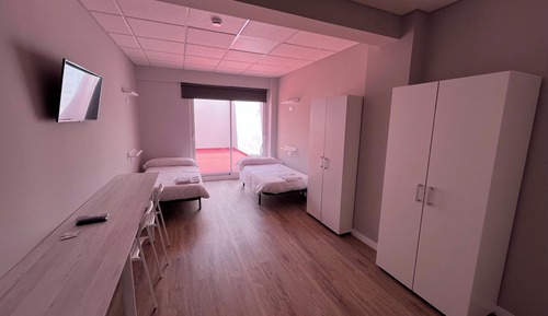 Habitación básica doble, 3 camas individuales, balcón