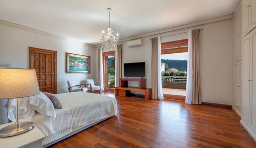 Habitación superior, vistas parciales al mar
