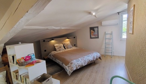 Estudio superior, 1 cama de matrimonio con sofá cama, no fumadores, baño privado