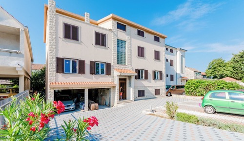 Apartamento (Two Bedroom Apartment with Balcony (M)