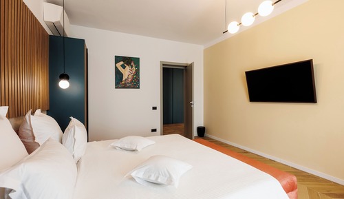 Habitación de lujo doble, 1 cama de matrimonio, baño privado, vistas a la piscina
