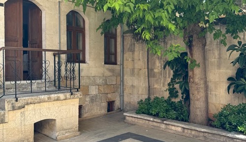 Habitación triple estándar, vistas al patio