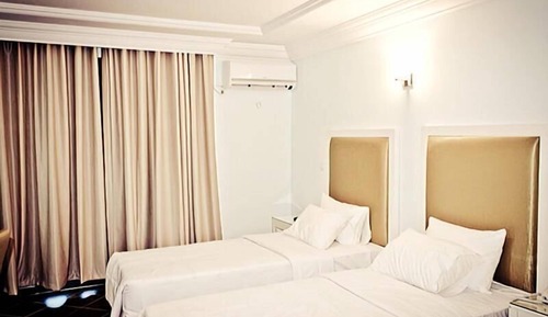 Habitación estándar con 1 cama doble o 2 individuales