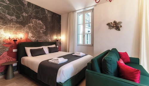 Habitación cuádruple Deluxe, vistas parciales al lago