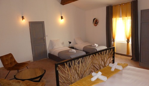 Habitación cuádruple Confort, vistas al jardín