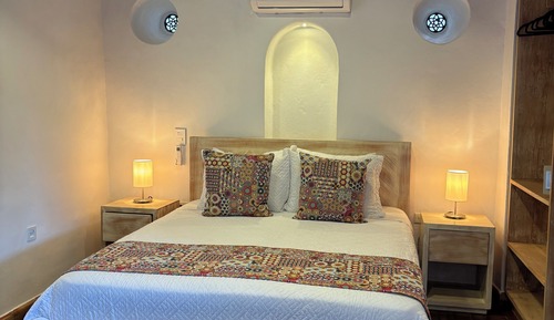 Habitación estándar, 1 cama de matrimonio con sofá cama, vistas a la piscina