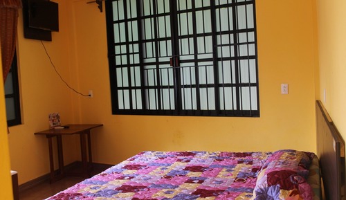 Habitación básica con 1 cama doble o 2 individuales