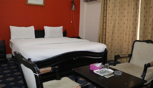 Habitación estándar con 1 cama doble o 2 individuales