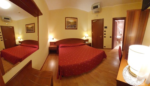 Habitación Business con 1 cama doble o 2 individuales