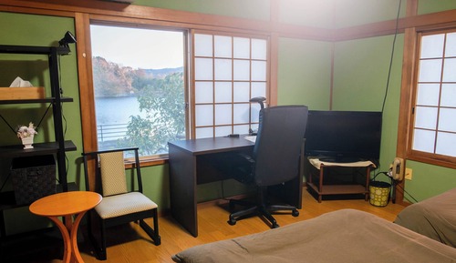 Habitación básica con 2 camas individuales