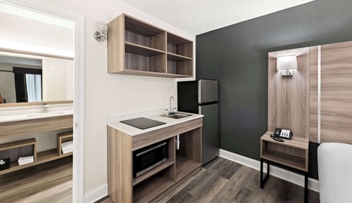 Habitación, 1 cama de matrimonio grande, accesible para personas con discapacidad (Accessible Tub)