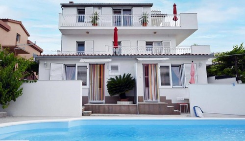Apartamento (Two Bedroom Apartment with Balcony an)