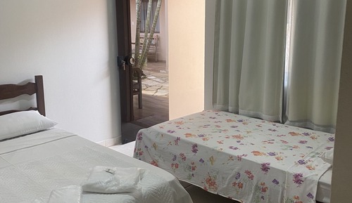 Habitación familiar, varias camas, frigorífico, vistas al jardín