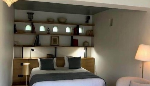 Habitación superior con 1 cama doble o 2 individuales, vistas al jardín