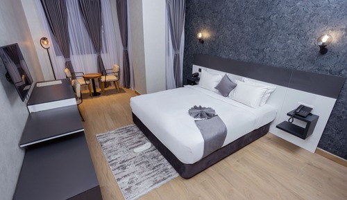 Habitación familiar con 1 cama doble o 2 individuales, vistas a la ciudad
