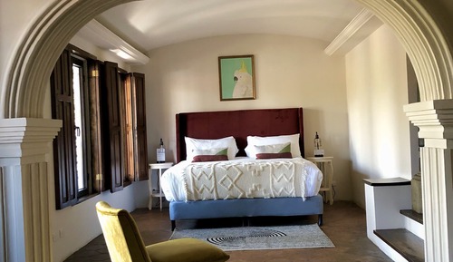 Deluxe Studio Suite 203